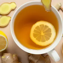 Herbata z cytryną i imbirem, miód i liście mięty – naturalne sposoby na kserostomię.