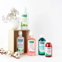 Zestaw płynów do płukania jamy ustnej GUM: Original White, SensiVital+, Paroex i ActiVital.