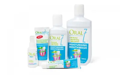 Produkty Oral7: spray, pasta, żel i płyn do płukania jamy ustnej. Idealne, gdy zastanawiasz się, czym płukać afty i szukasz ulgi.