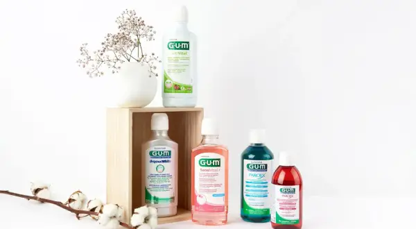 Zestaw płynów do płukania jamy ustnej GUM: Original White, SensiVital+, Paroex i ActiVital.
