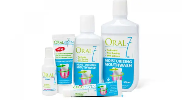 Produkty Oral7: spray, pasta, żel i płyn do płukania jamy ustnej. Idealne, gdy zastanawiasz się, czym płukać afty i szukasz ulgi.